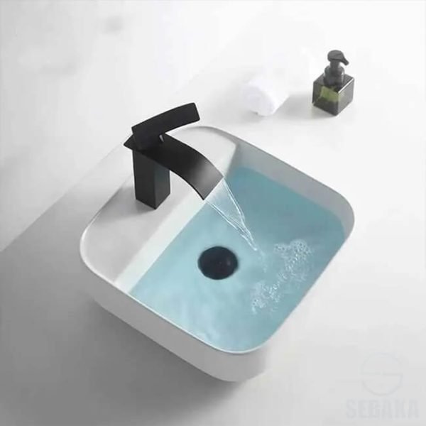 خلاط حوض اسود سكوير ارتفاع 20سم Square Waterfall Black